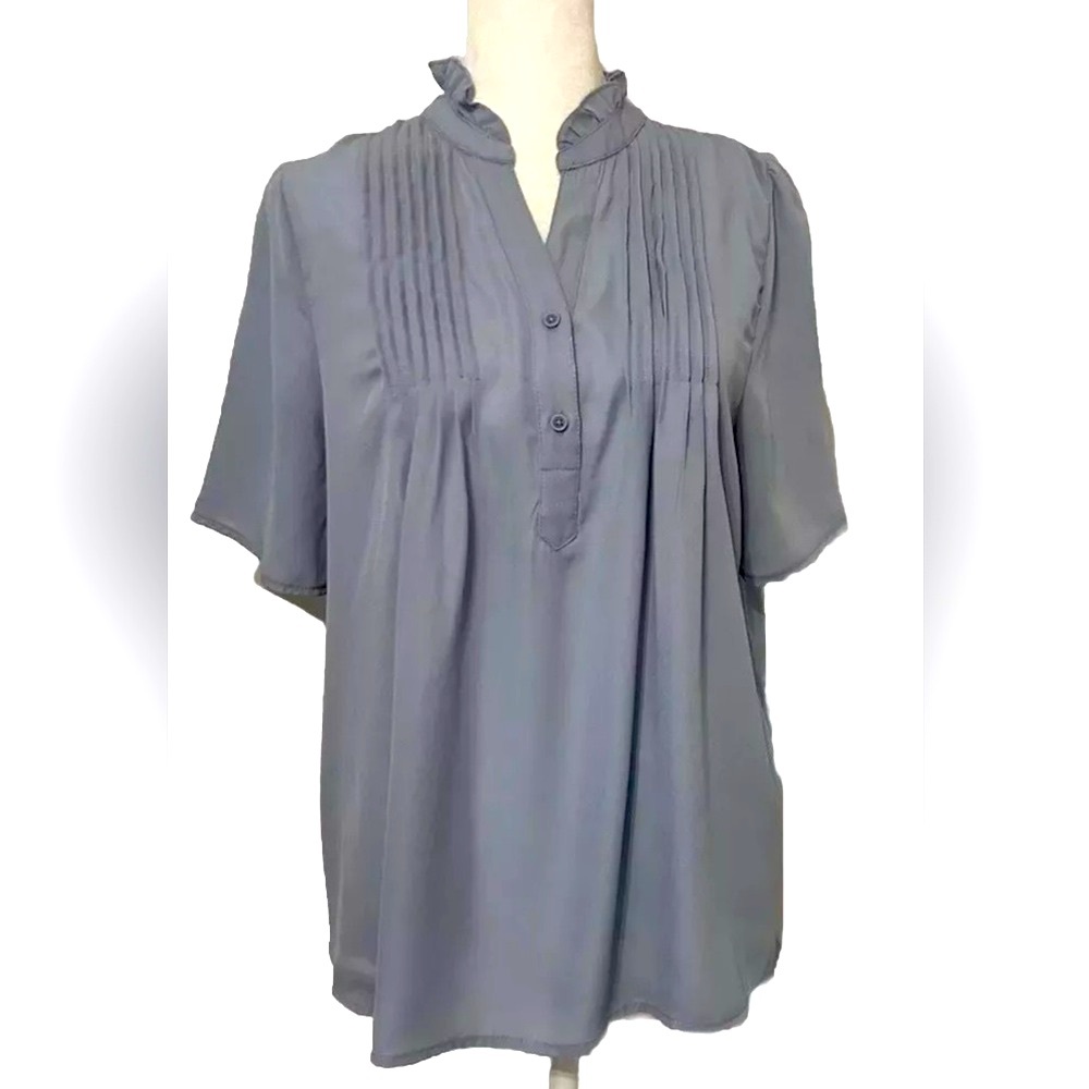 T Tahari Blue Gray Pintucked Smocked Top Size M NWT